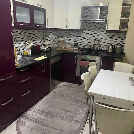 Apartman Cadde Uestue, Deniz Manzarali Ferah Bir Gemlik