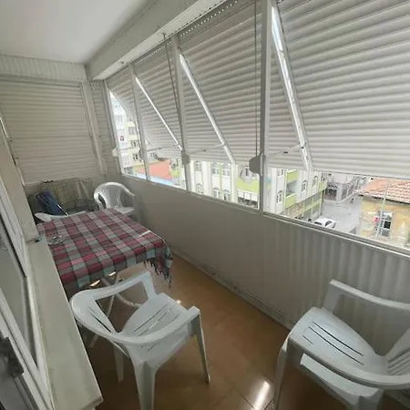 Apartman Cadde Uestue, Deniz Manzarali Ferah Bir Gemlik